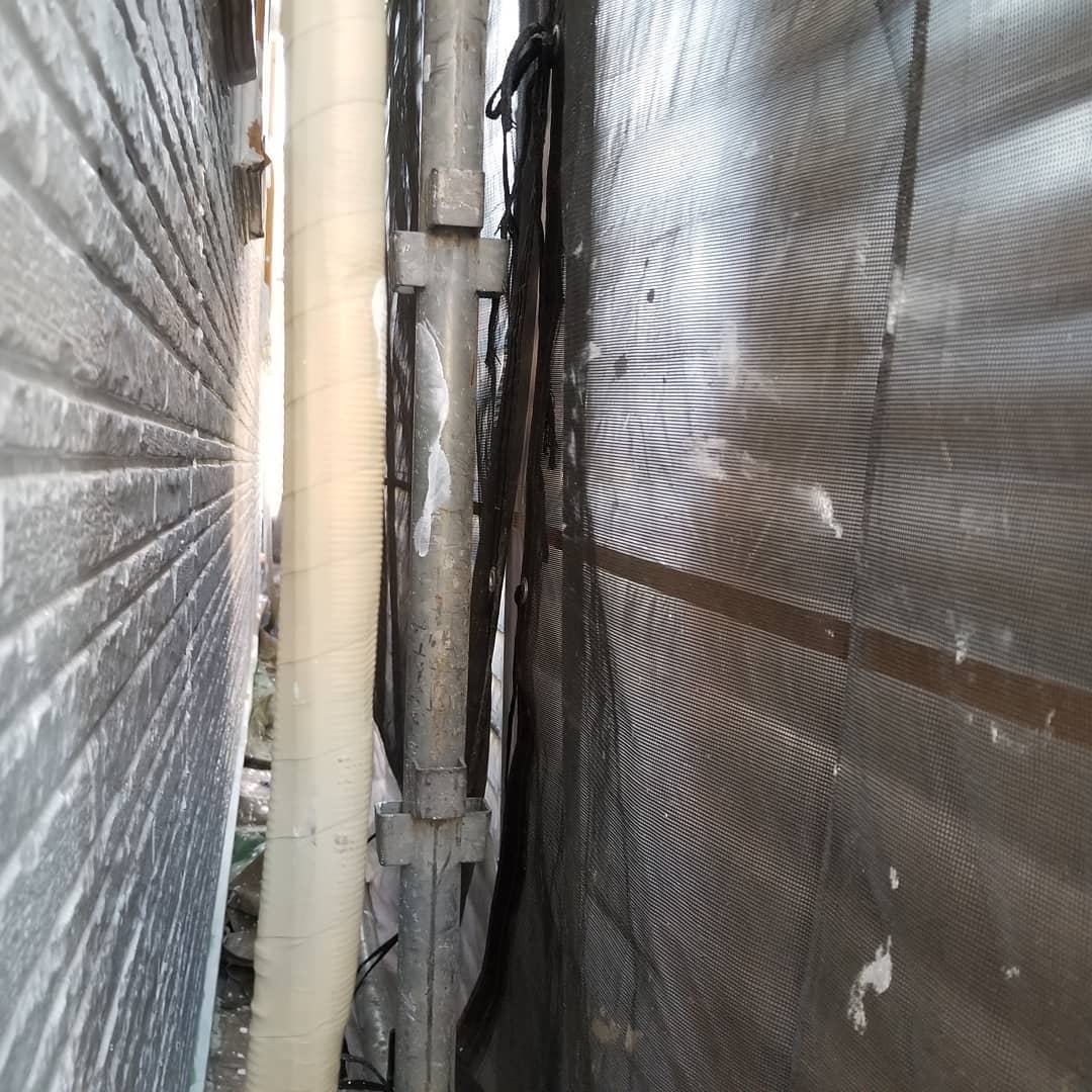 外壁と足場のディテール